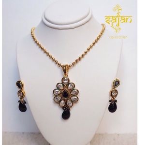 Back and gold pendant necklace set